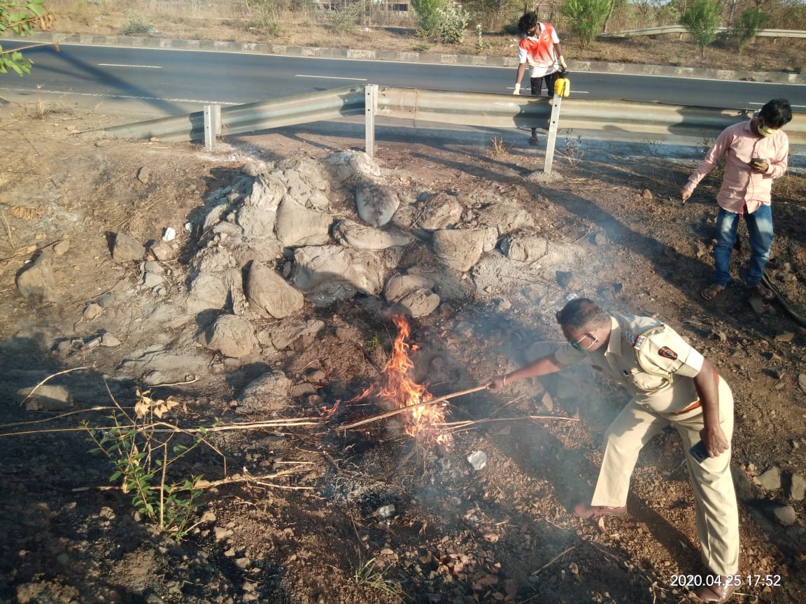 corona safty PPE kits thrown on nasik-mumbai Highway