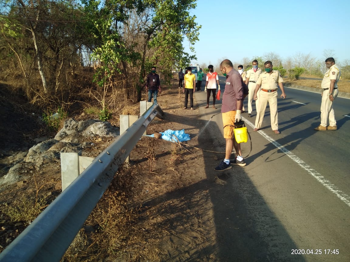 corona safty PPE kits thrown on nasik-mumbai Highway