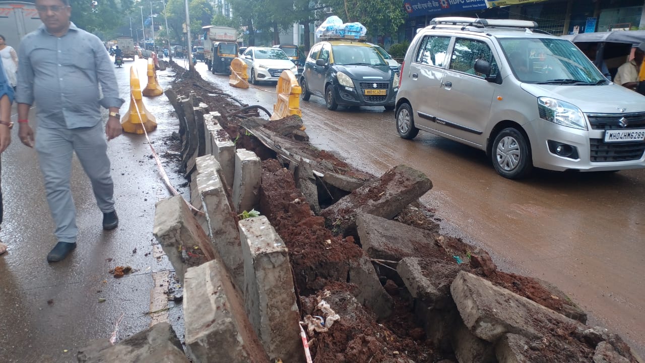 Road potholes in Thane