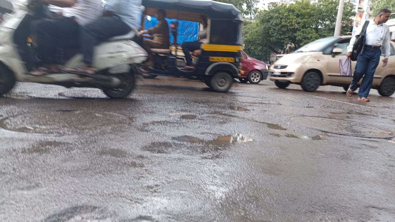 Road potholes in Thane