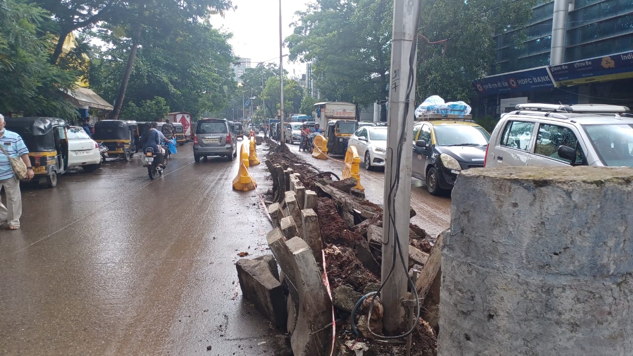 Road potholes in Thane