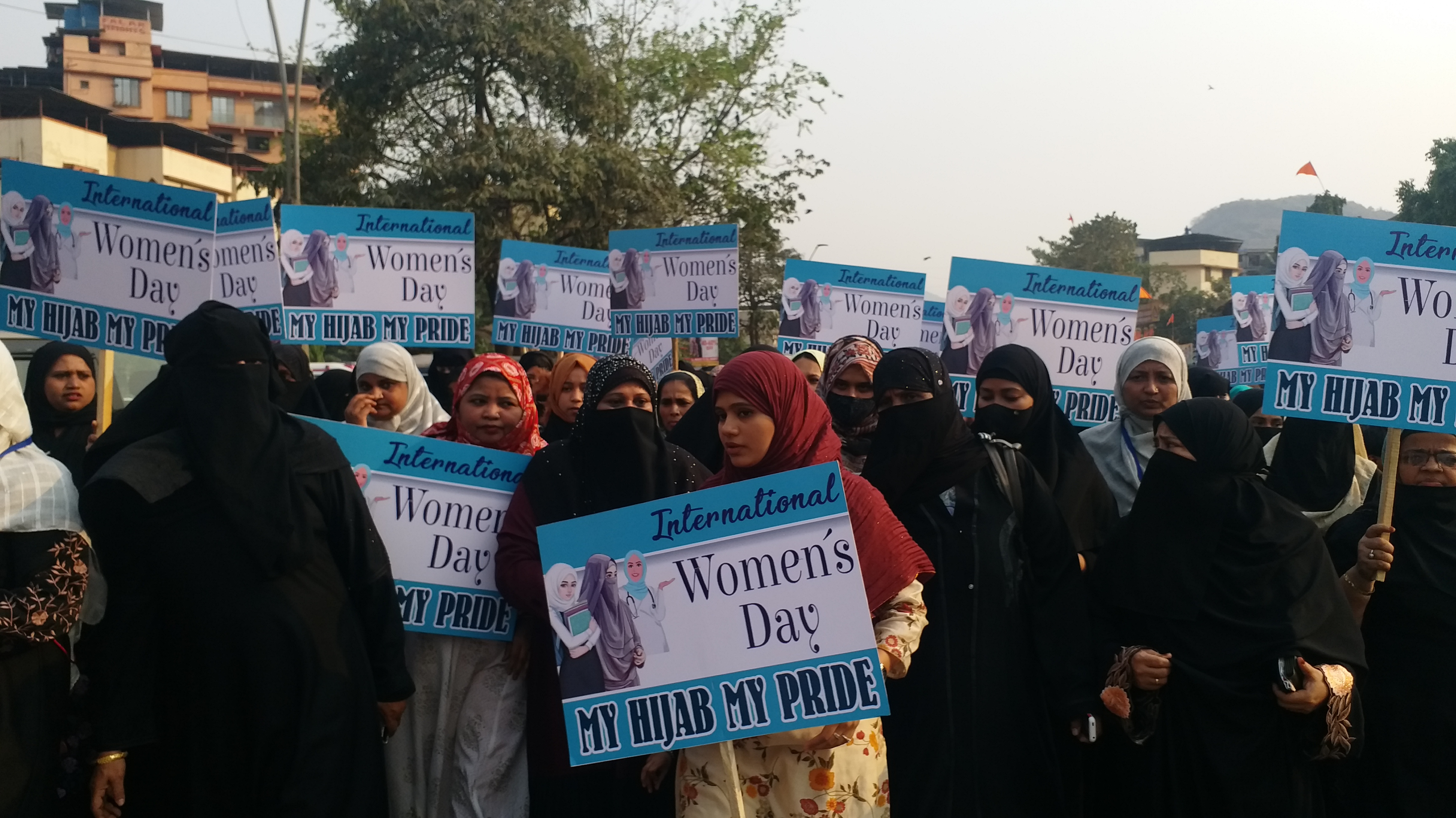 Thane Hijab Support Women Rallies