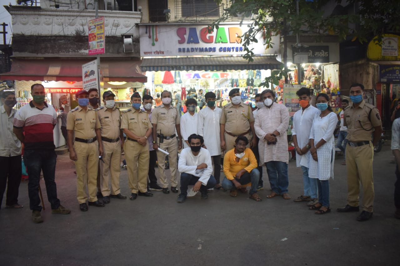 Thane Police raises awareness about Corona through street play