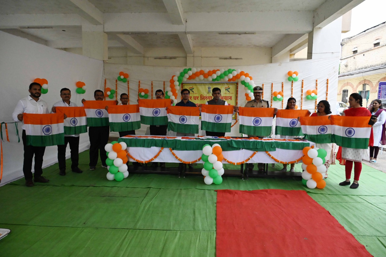 Citizens displaying the tricolour