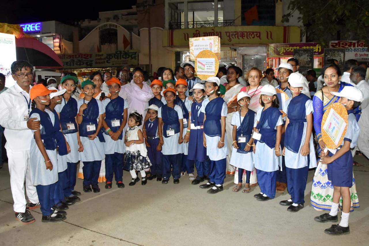 Dignitaries with students performing street plays