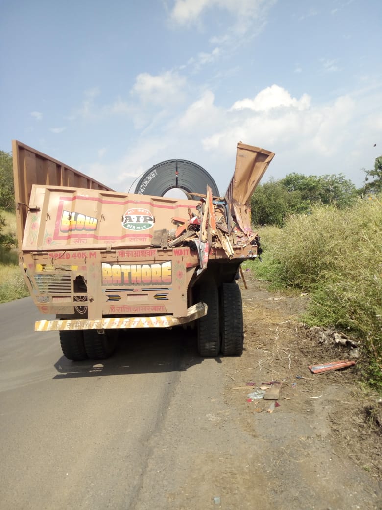 road accident at mumbai pune highway  road accident near khopoli