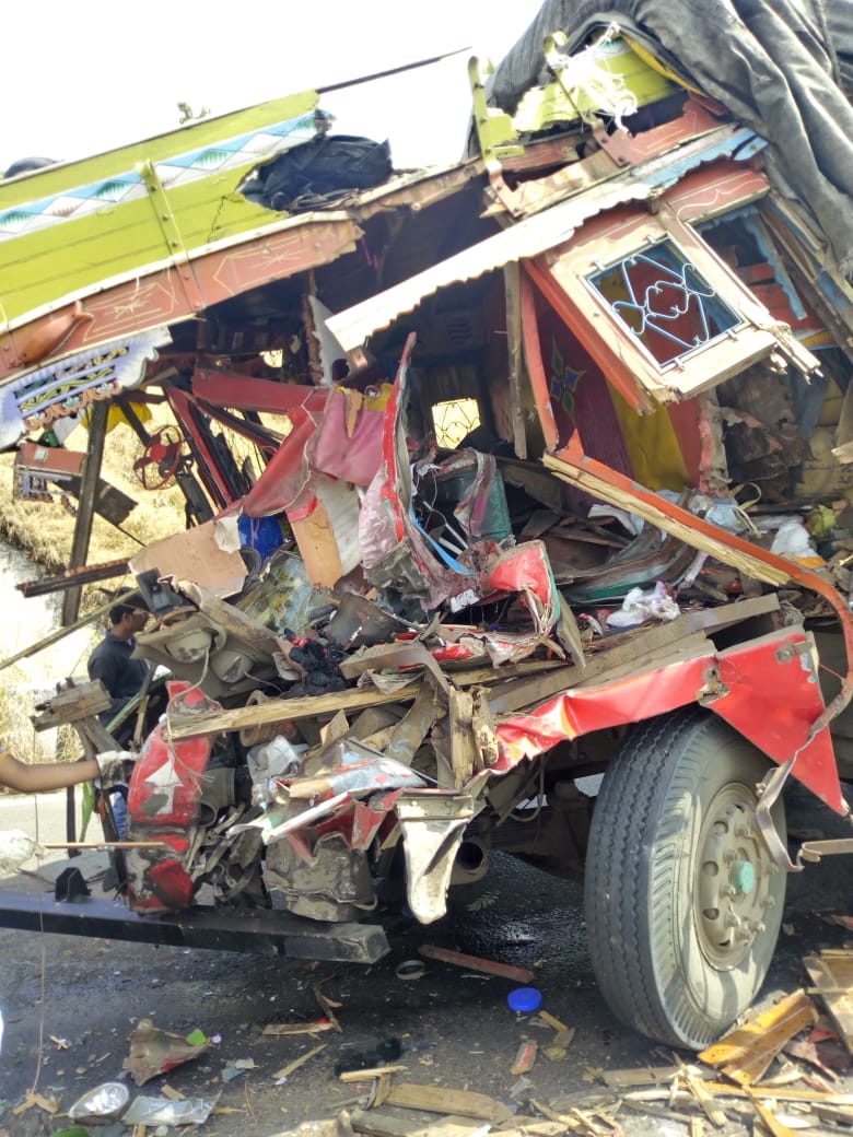 road accident at mumbai pune highway  road accident near khopoli