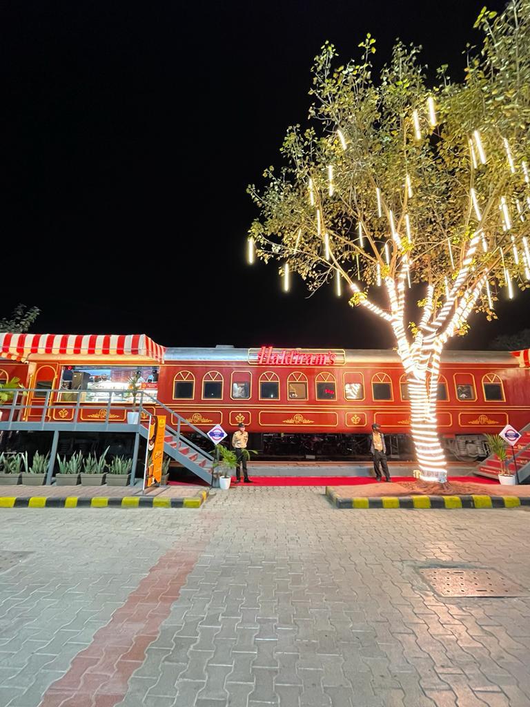 Restaurant on Wheel