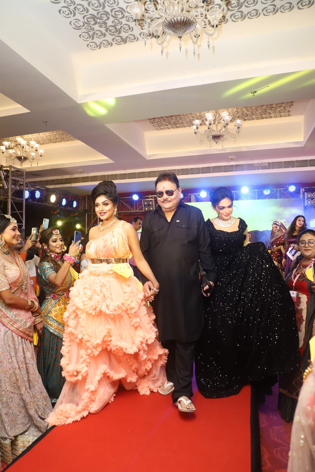 Madan Mitra walks on ramp in Glorious Make-up Artists Award Show