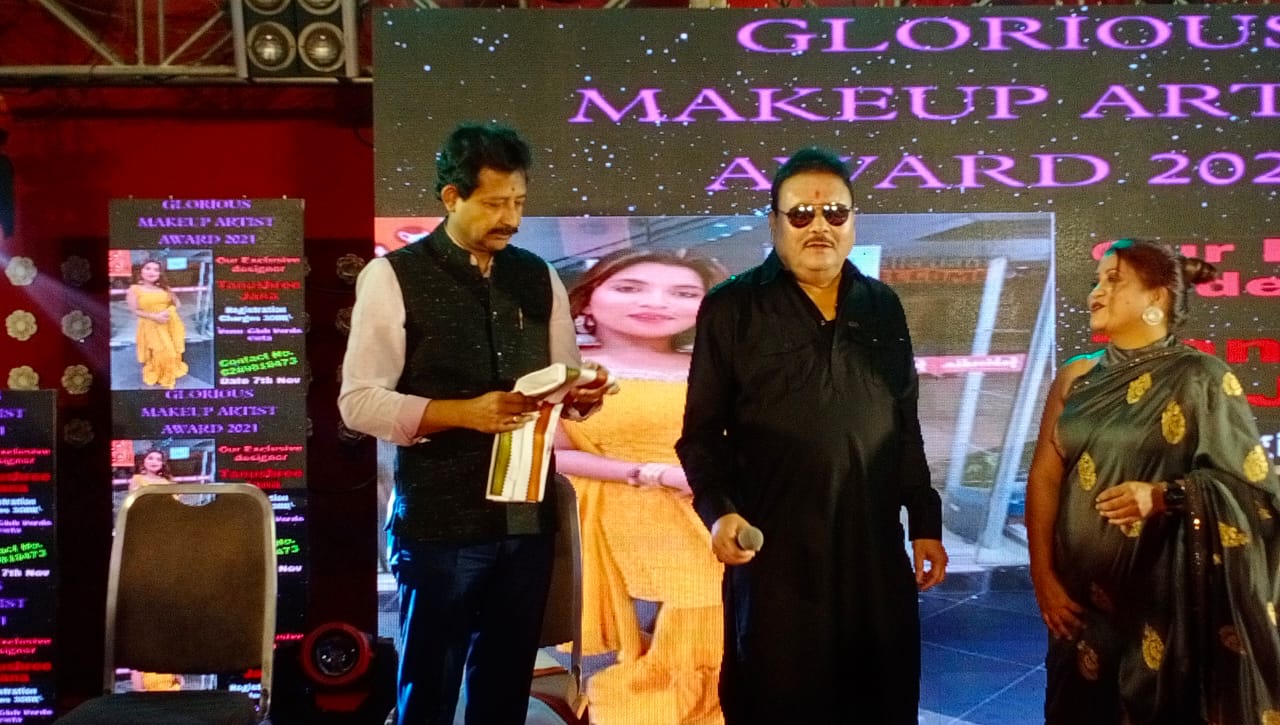 Madan Mitra walks on ramp in Glorious Make-up Artists Award Show