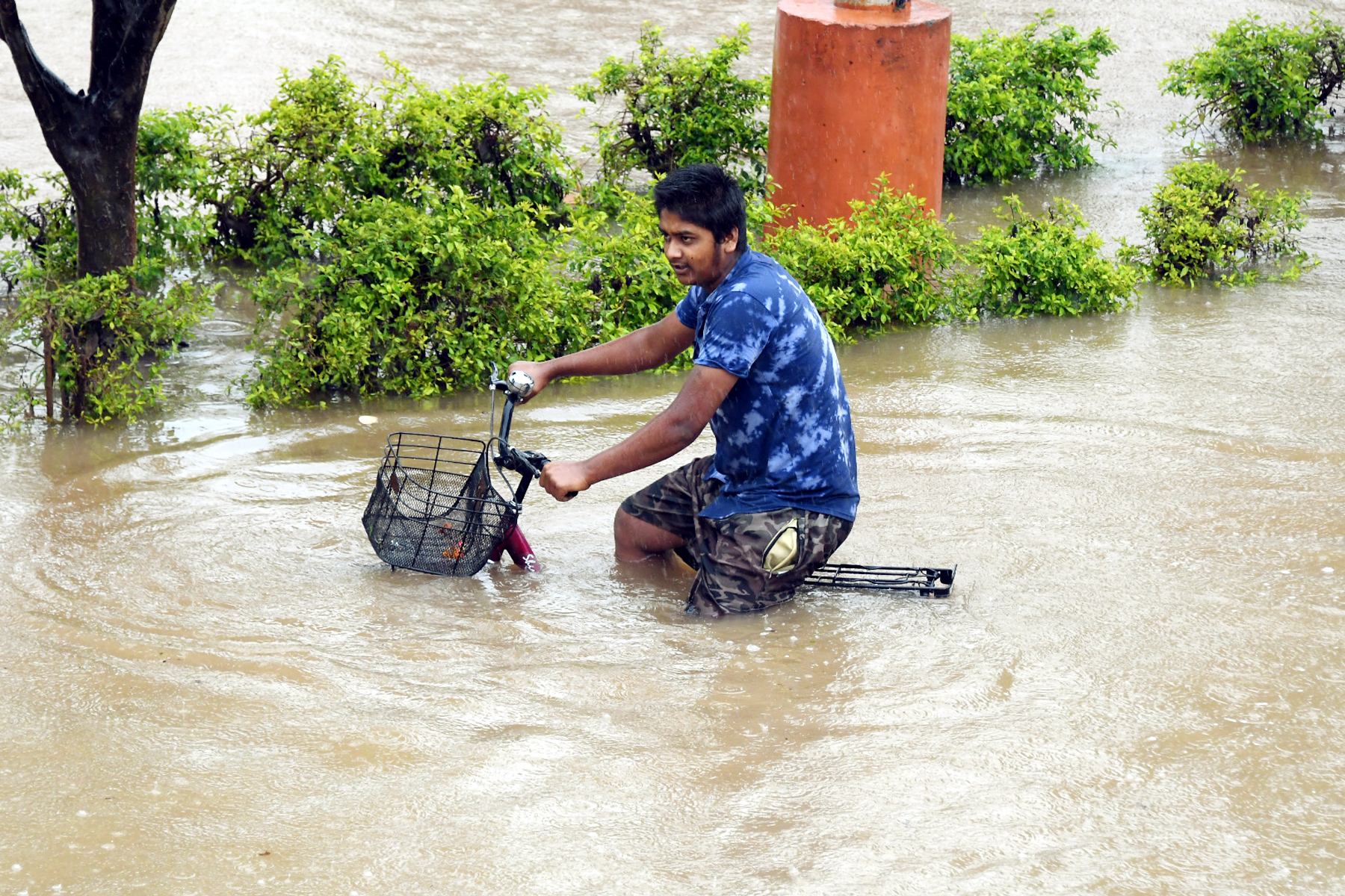 கர்நாடக மாநிலத்தில்  வரலாறு காணாத தொடர் கனமழை