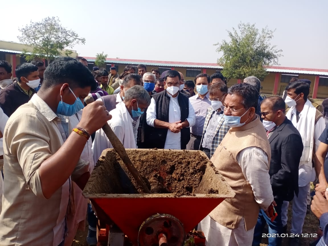 Minister Mahendra Singh Sisodia