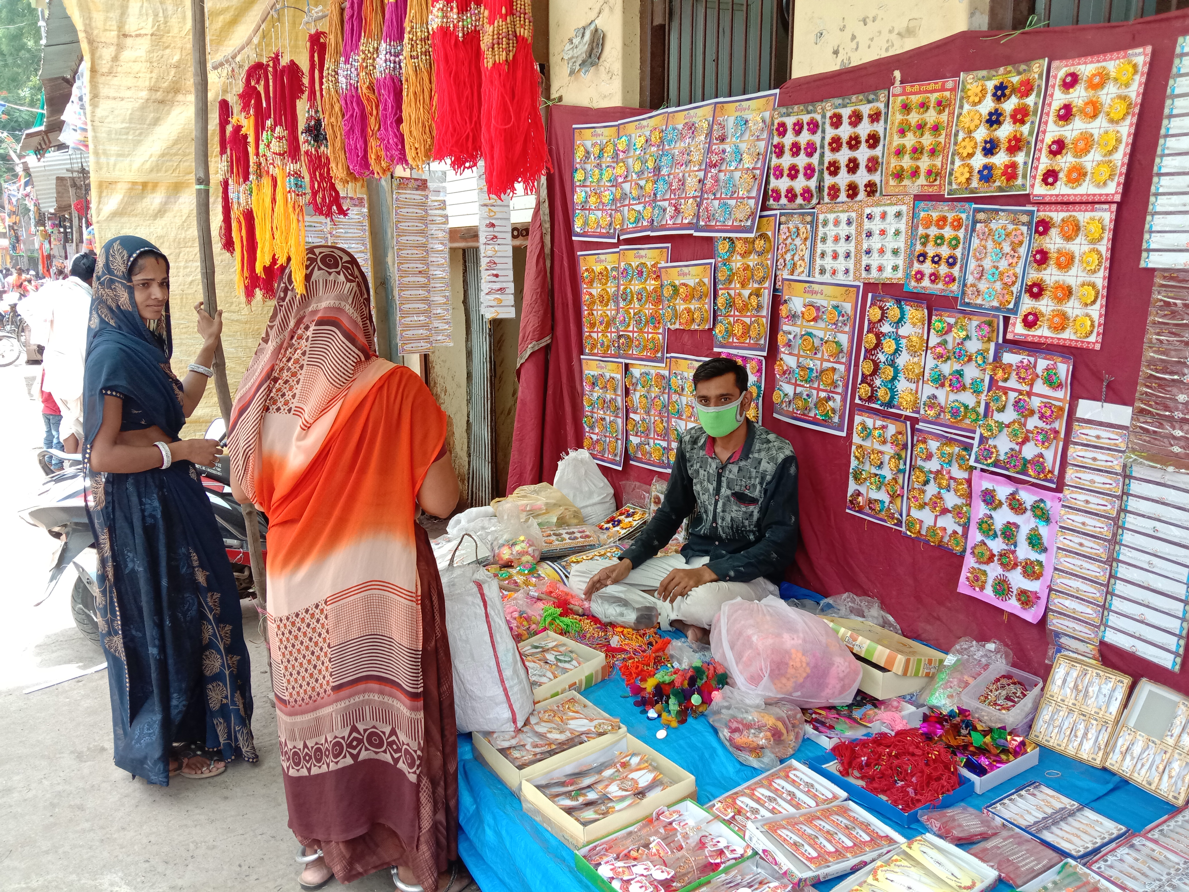 Market decorated with indigenous palms