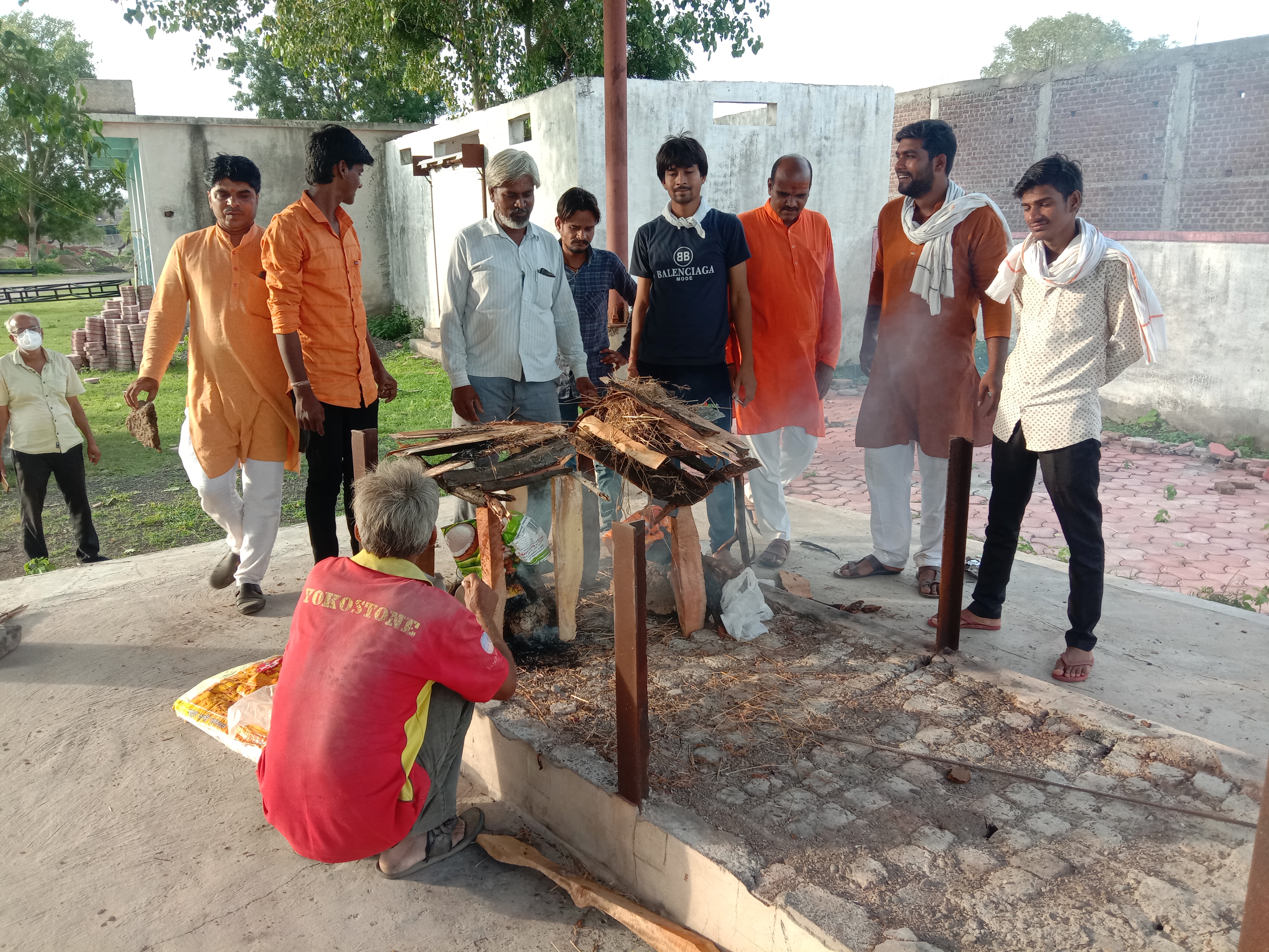 Construction of Tapri in honor of the deceased Dholi at the cremation ground