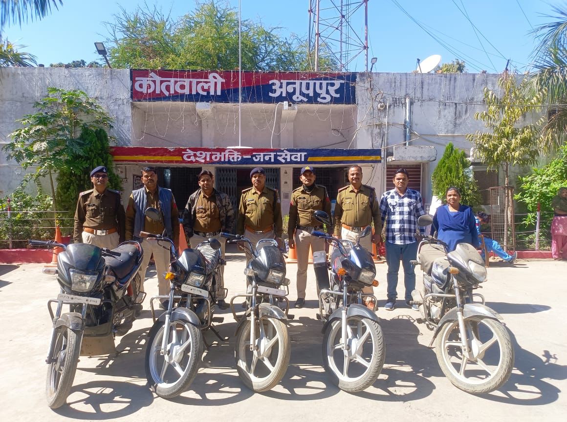 Indore police Staff unique farewell