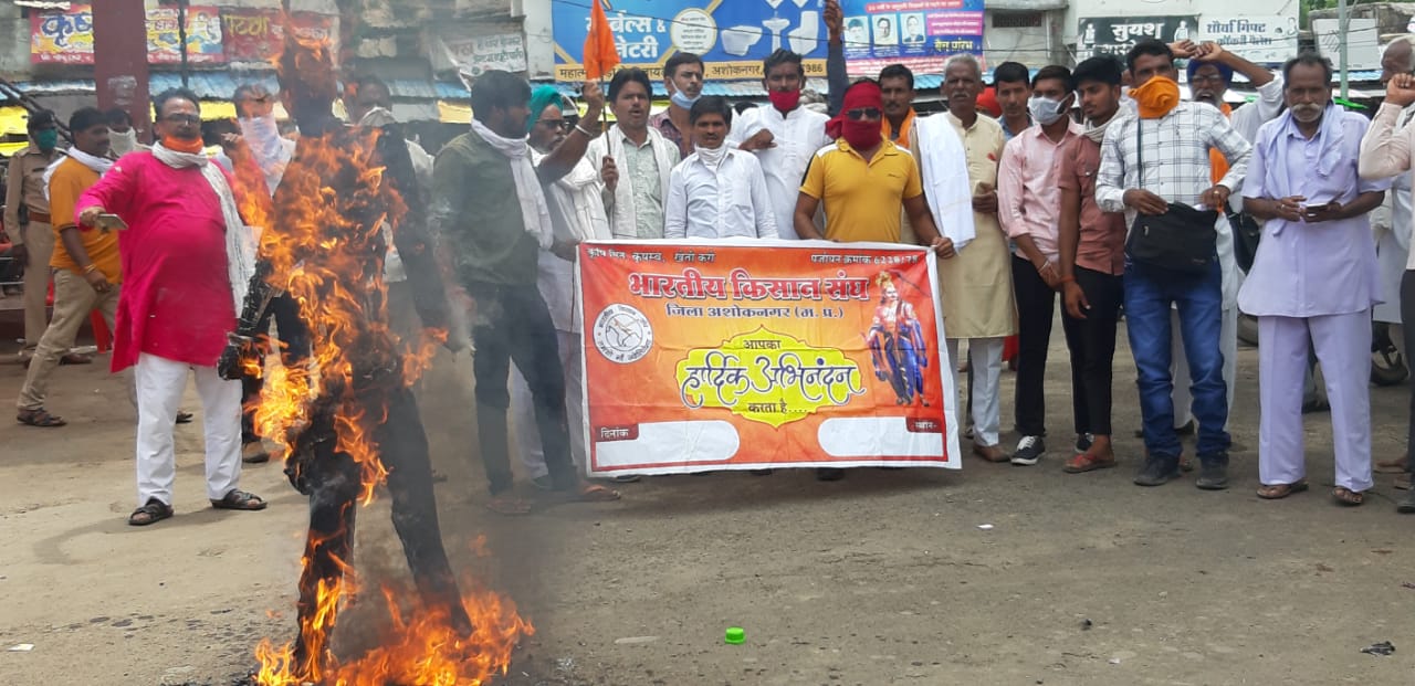 Indian Farmers Association demonstrating against China