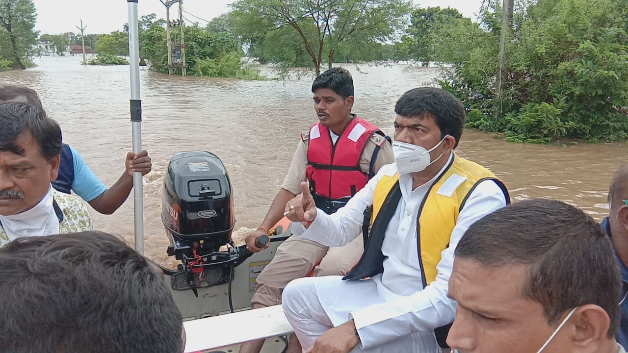 Visited the area by sitting in a boat