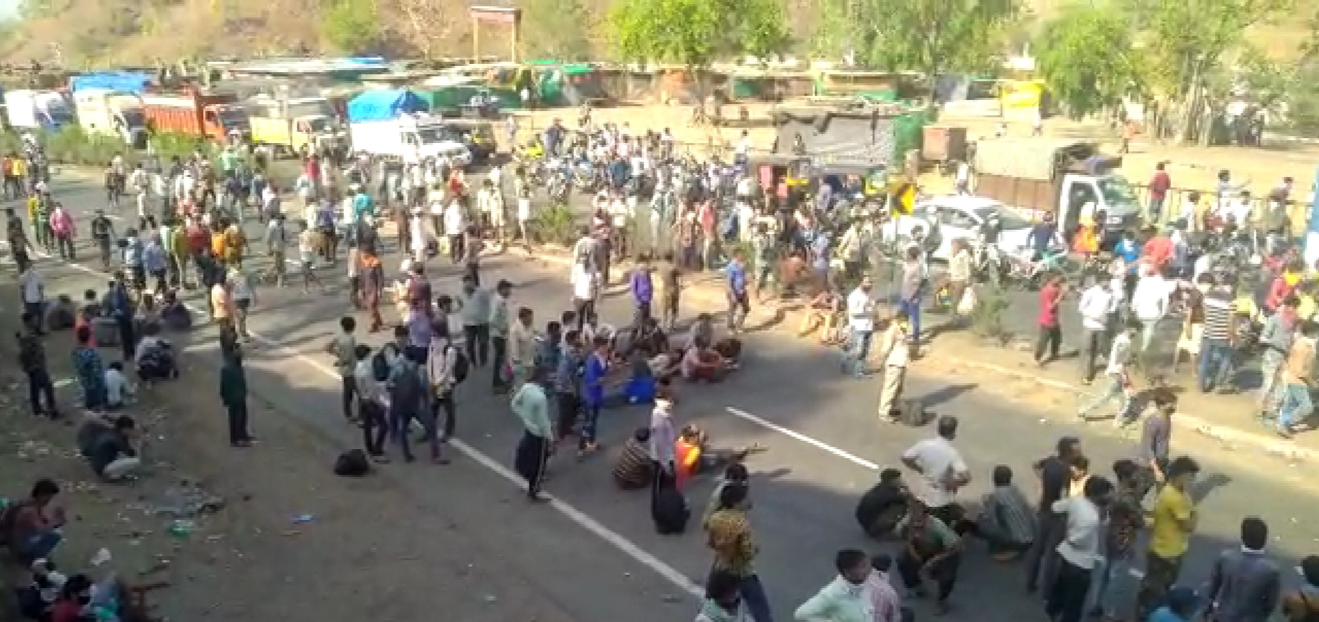 Hundreds of workers created ruckus on MP-Maharashtra border