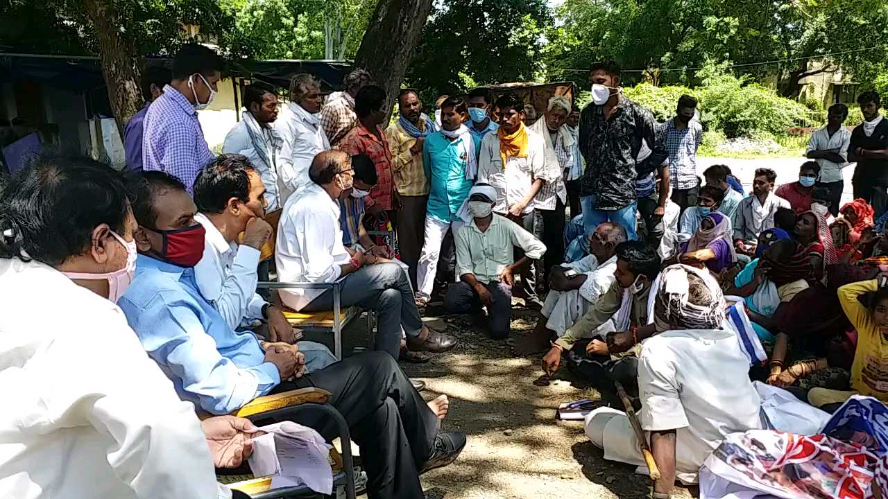 Protest for demand rehabilitation in Barwani