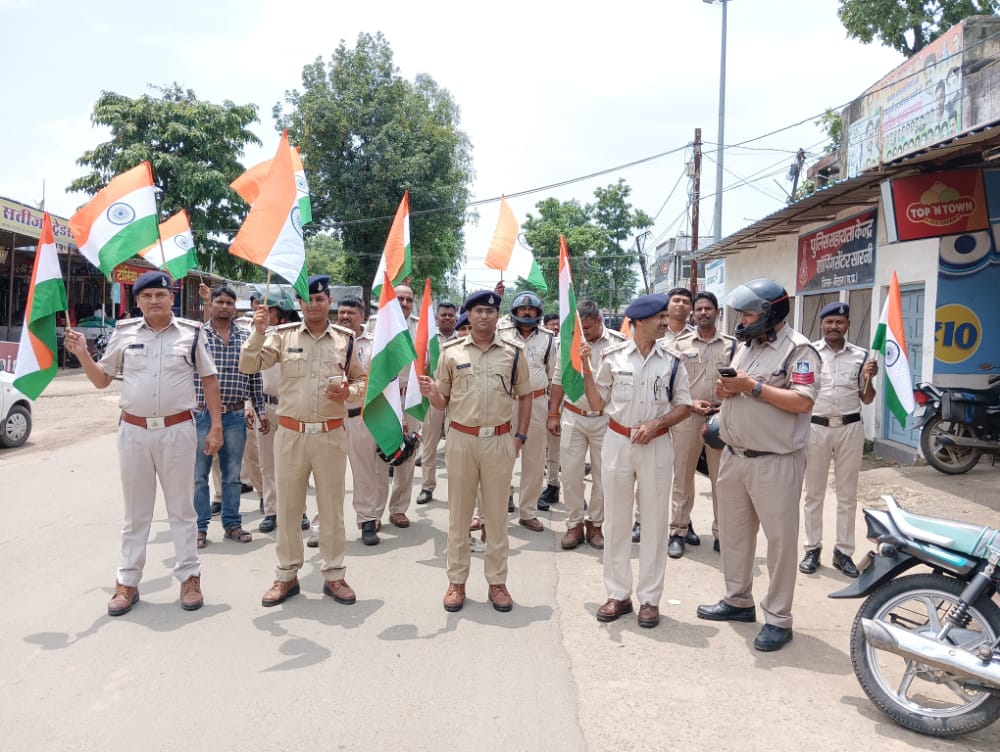 Police human chain at Sapna dam