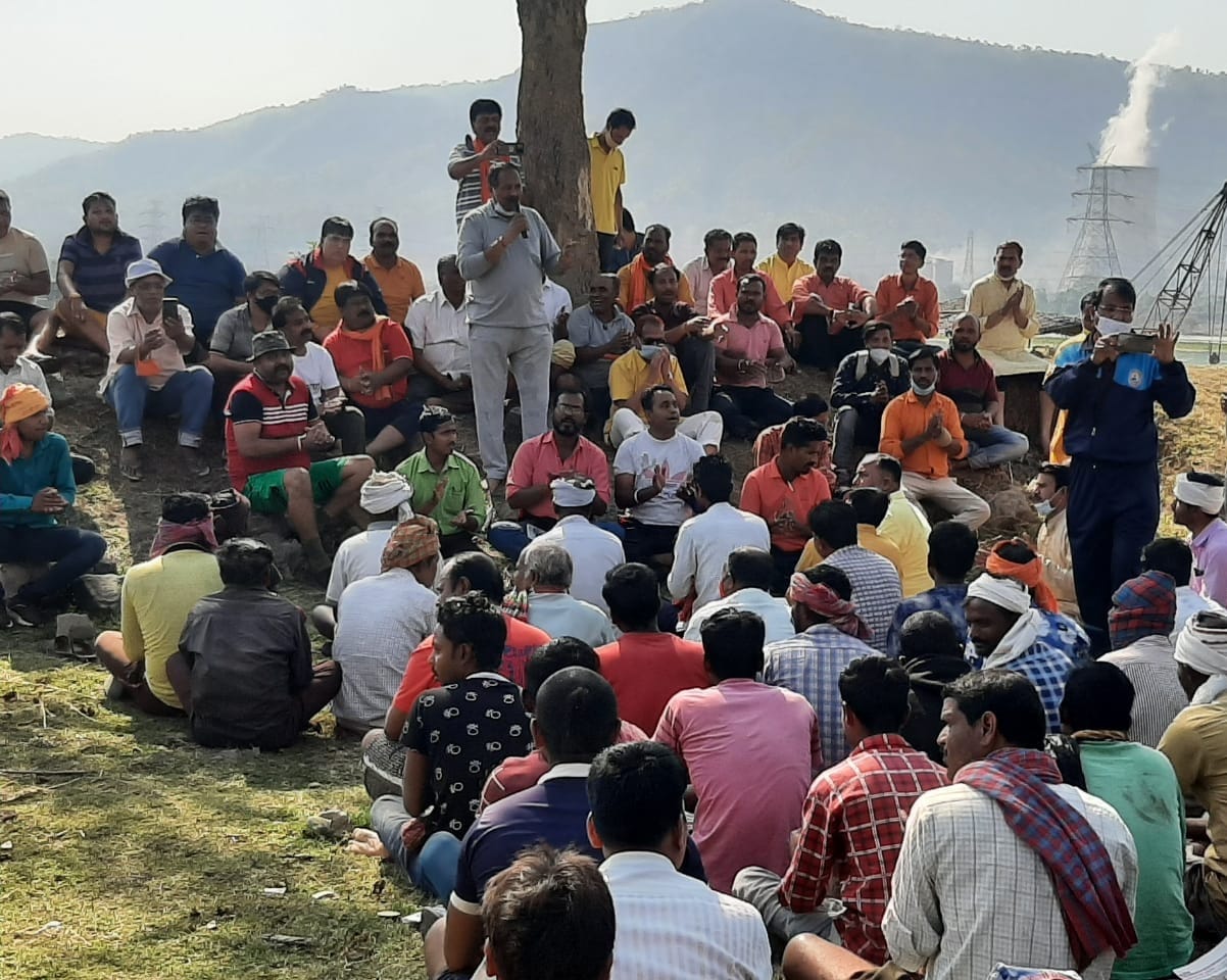 Social workers cleaned the Satpura reservoir