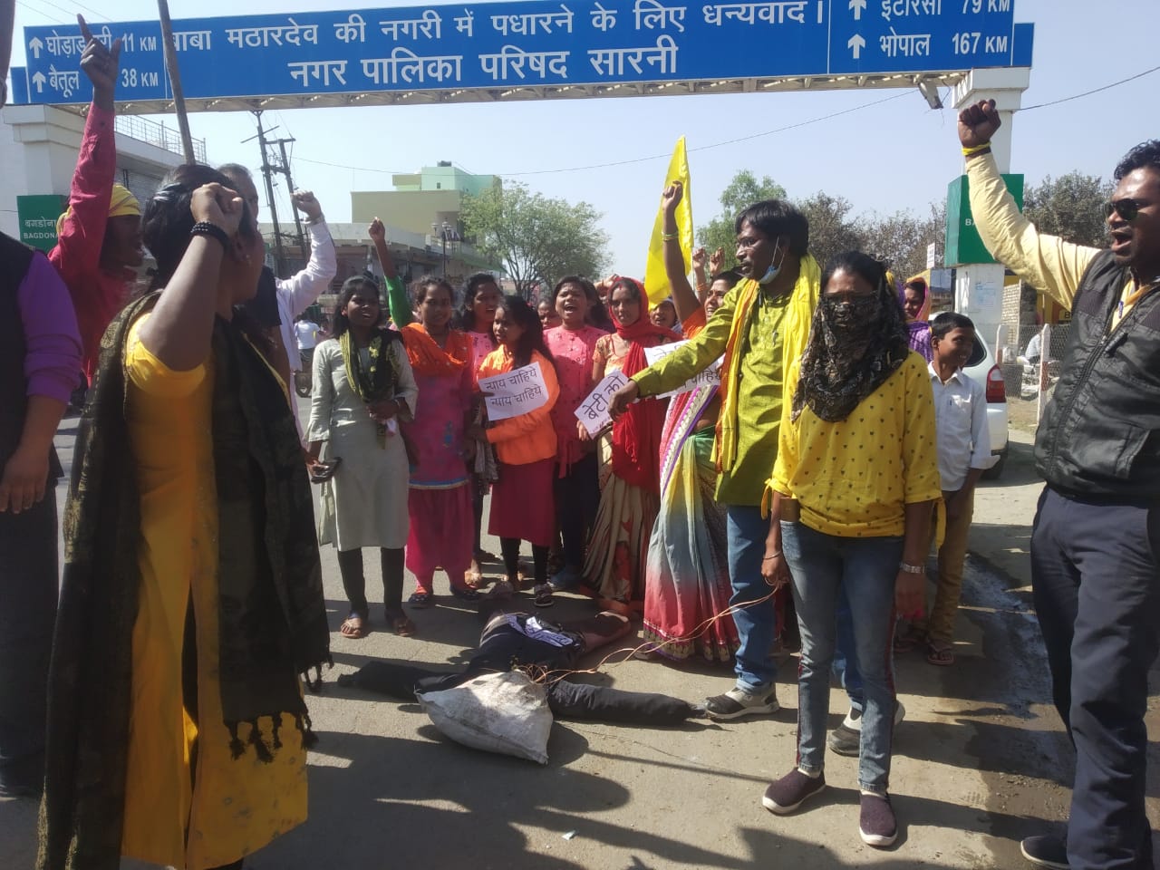 People came on the road to bring justice to the minor in Betul