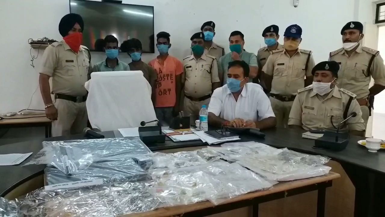 15 lakh goods seized from the accused