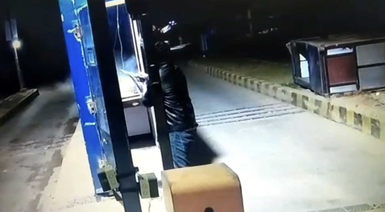 Miscreants beat up at toll plaza in Bhind