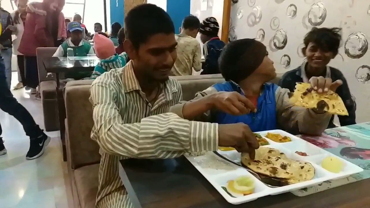 Children ate food in restaurant