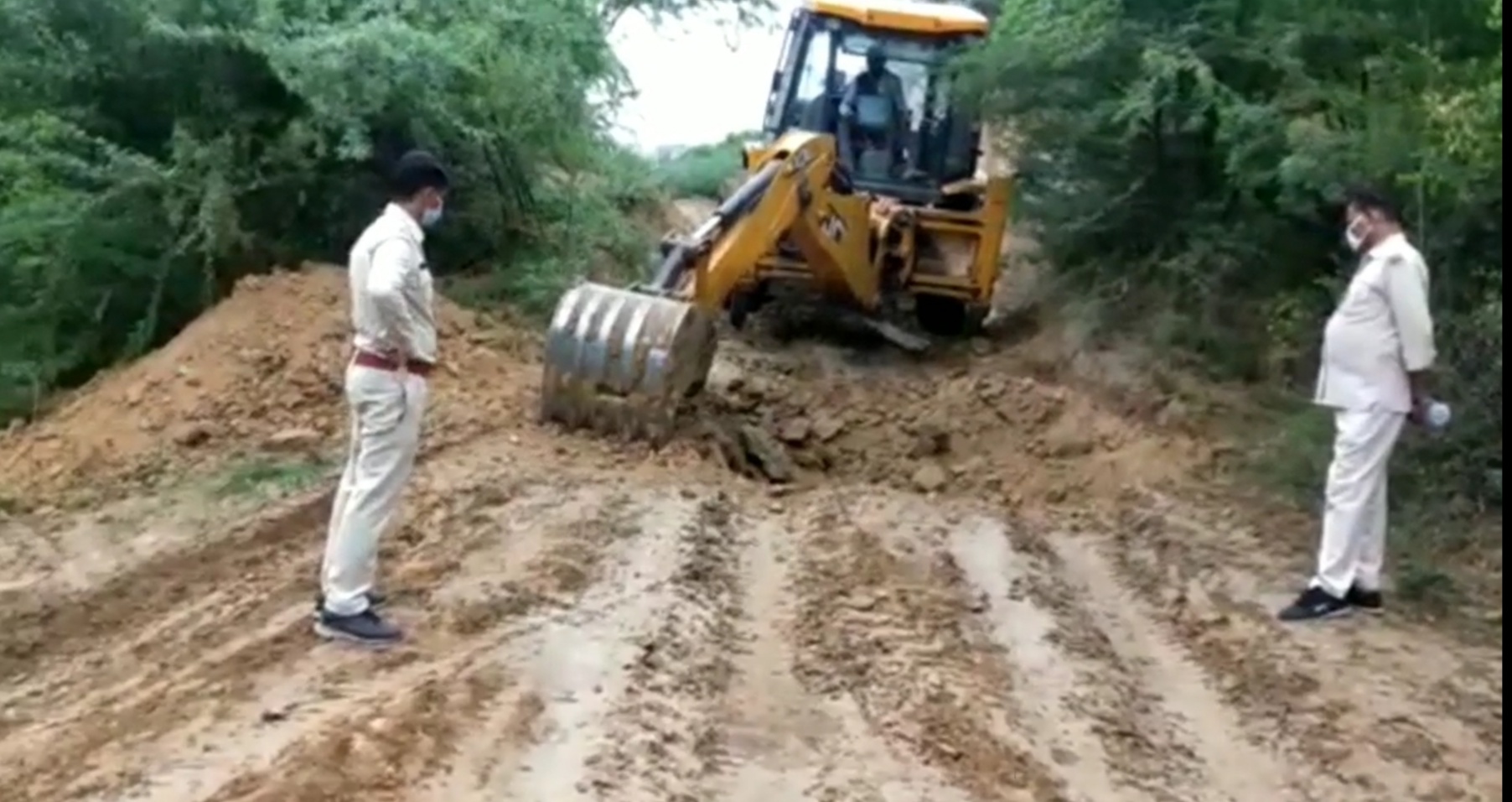 Police action on illegal sand quarrying in Chambal Century