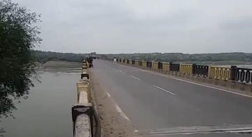 Bhind Chambal bridge damaged