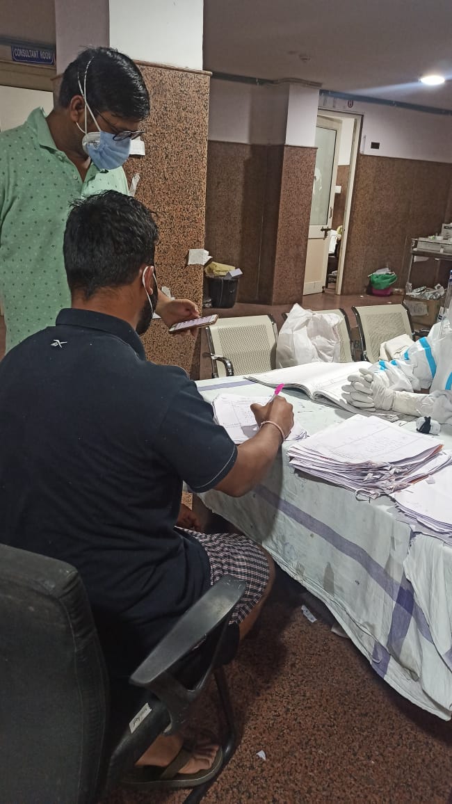 Two doctors of Bhopal are treating patients