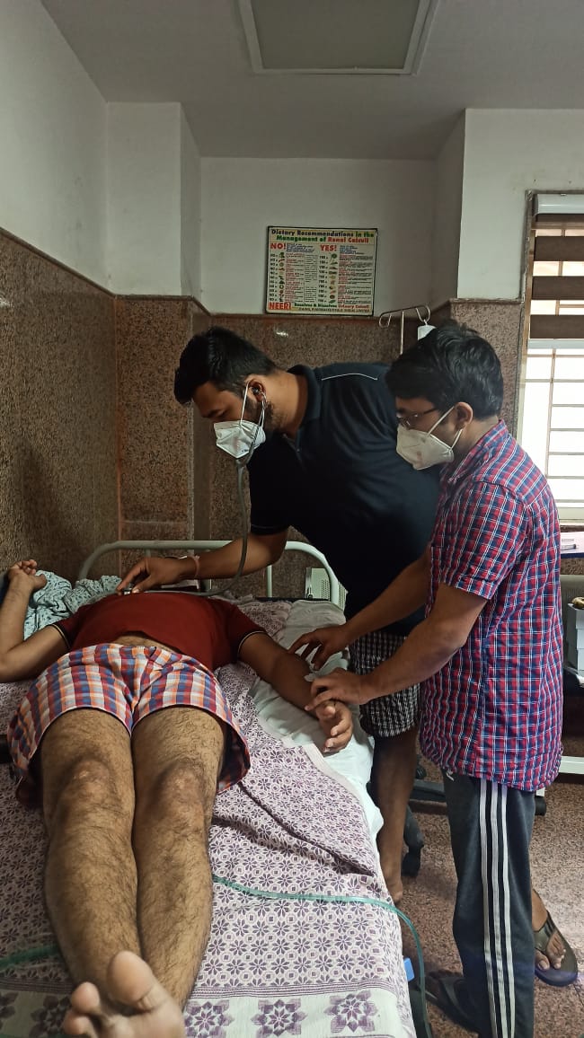 Two doctors of Bhopal are treating patients