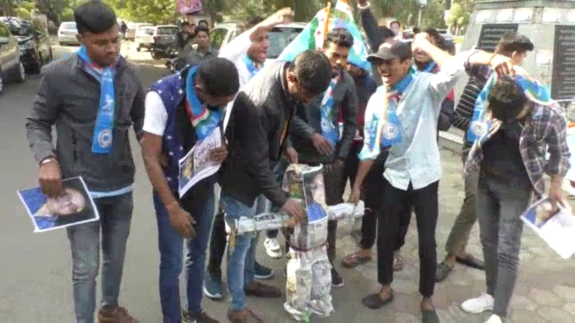 Bhopal NSUI Protest against Gandhi Godse Ek Yudh film