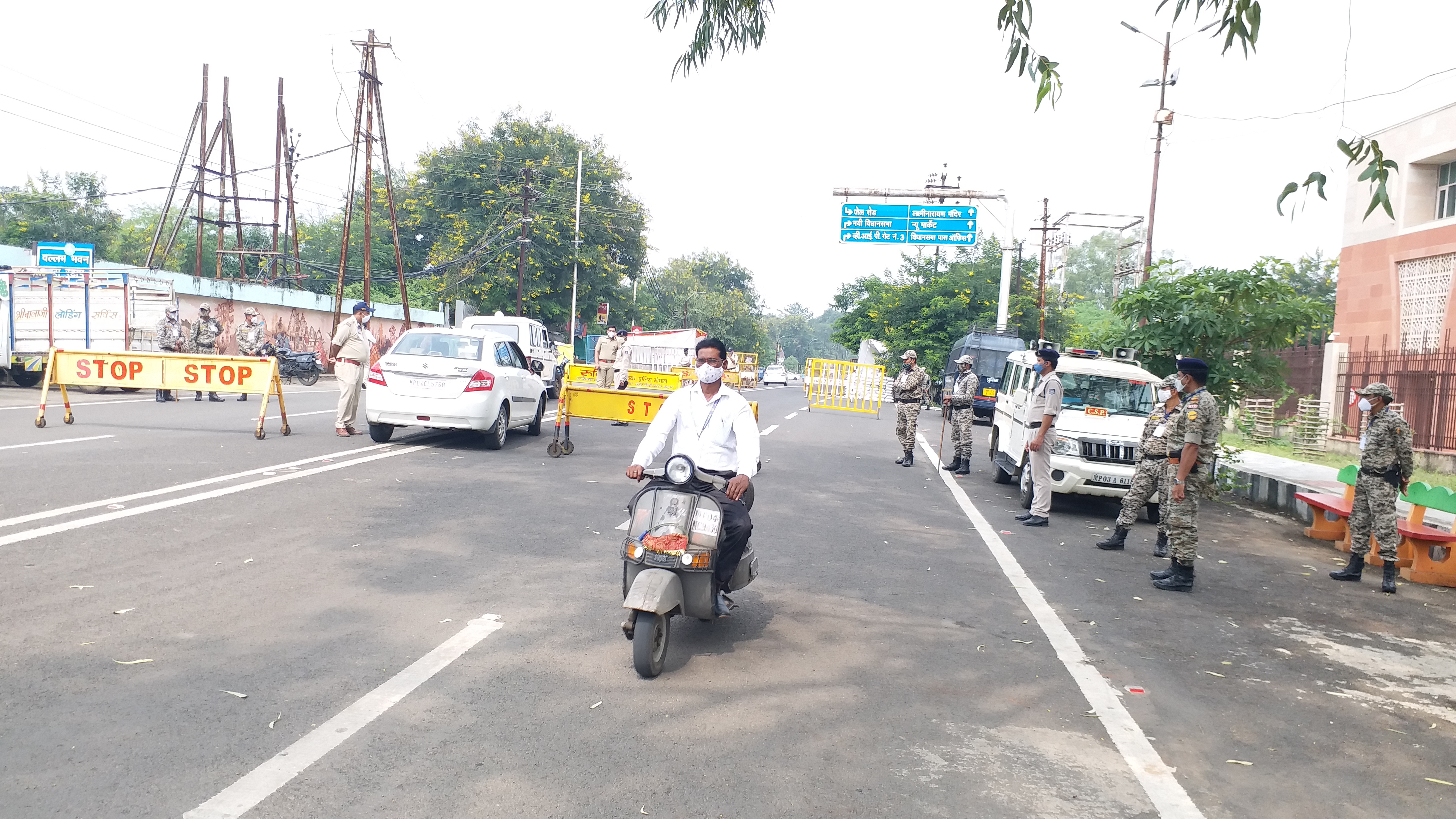 वाहन चलाते वक्त नहीं बरती जा रही सावधानी