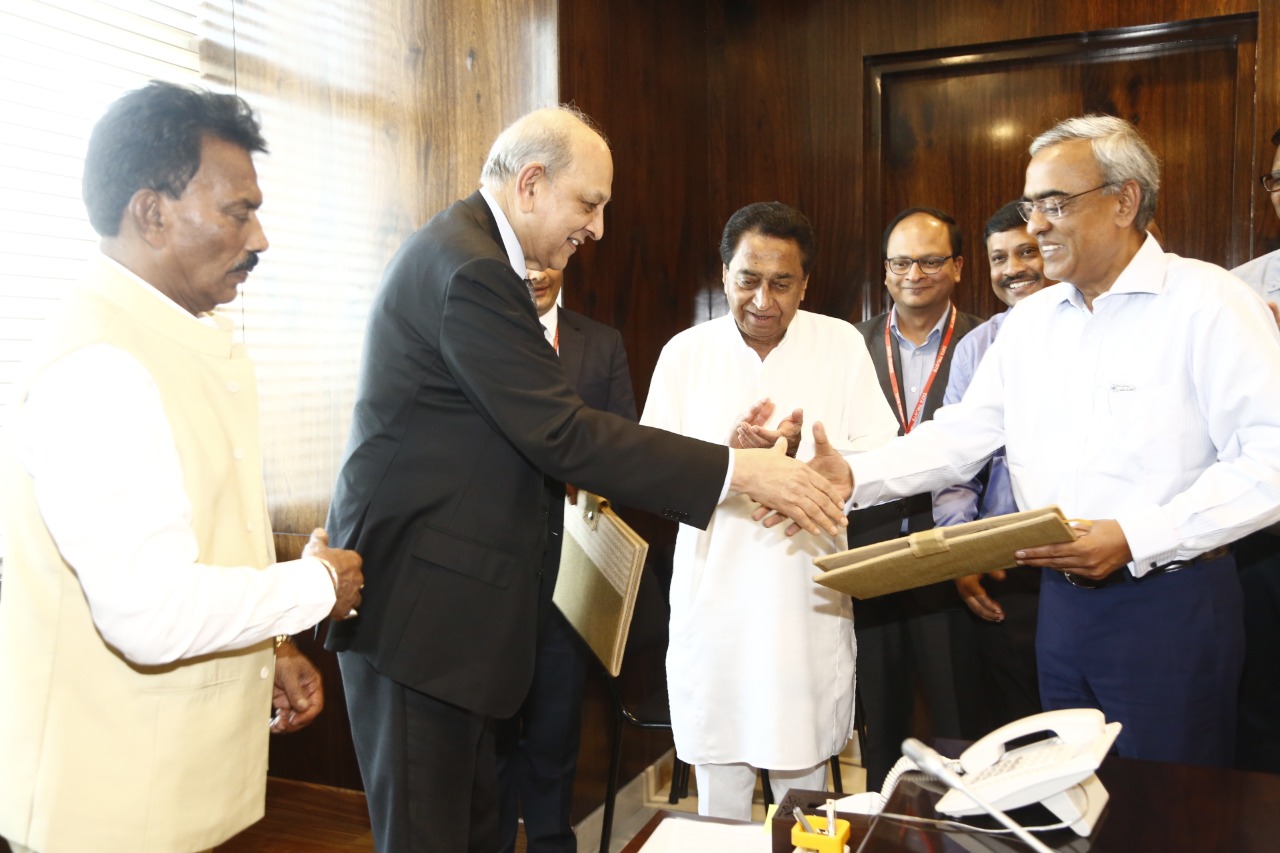 cm kamalnath signs mou