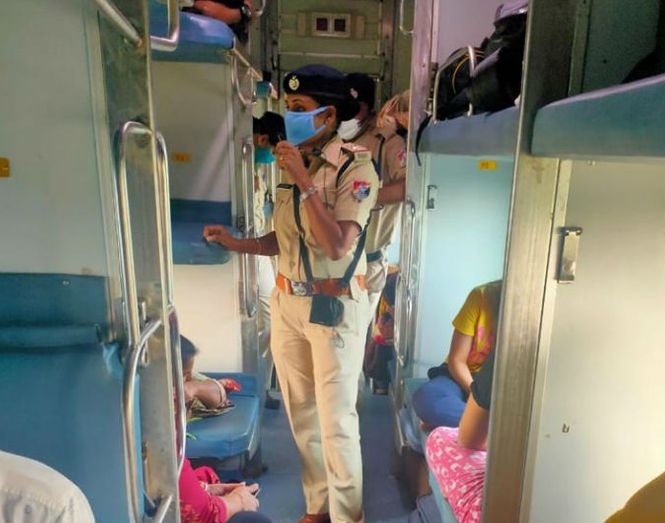 Ahilya Bai Vahini will protect women passengers