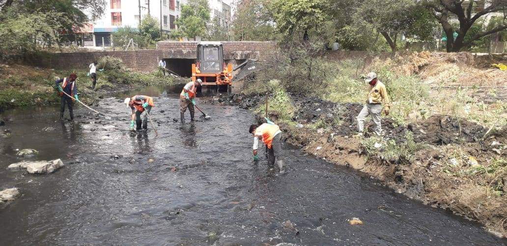 Municipal council commissioner convened meeting before monsoon knock in bhopal