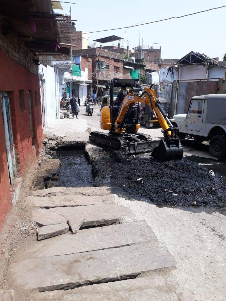 Municipal council commissioner convened meeting before monsoon knock in bhopal