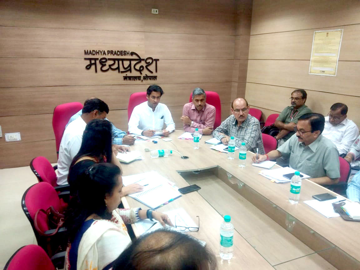 Minister Jayawardhan Singh meeting with officials