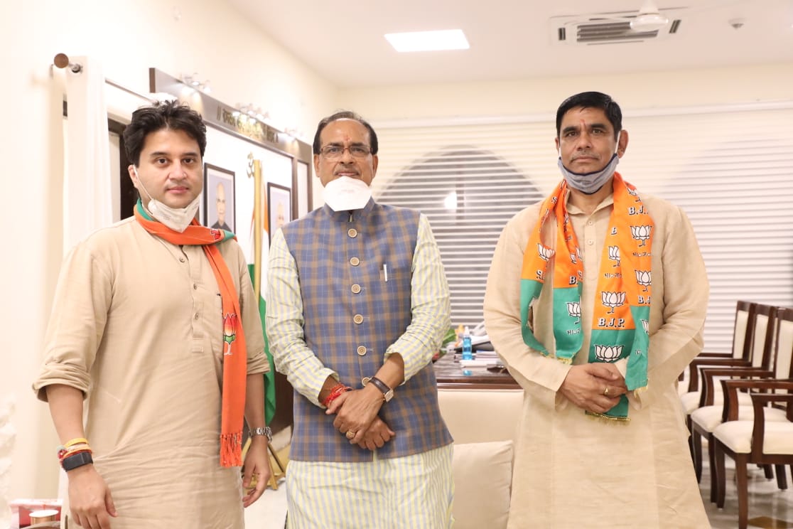 Srikant Chaturvedi joins BJP