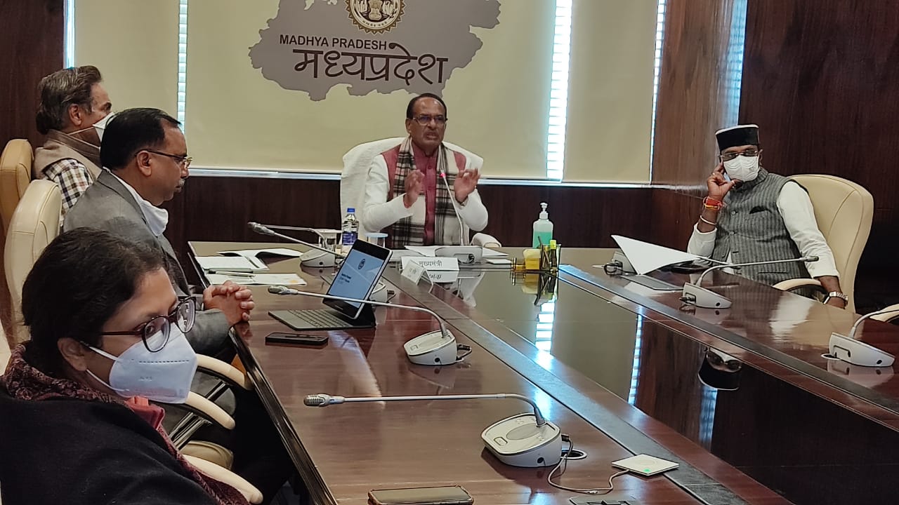 CM Shivraj held a meeting in Mantralaya through video conference