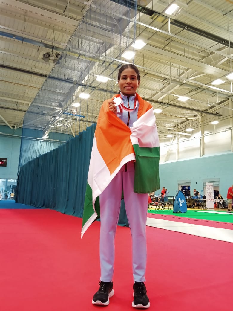 bhopal pragya singh won silver medal in commonwealth fencing championship