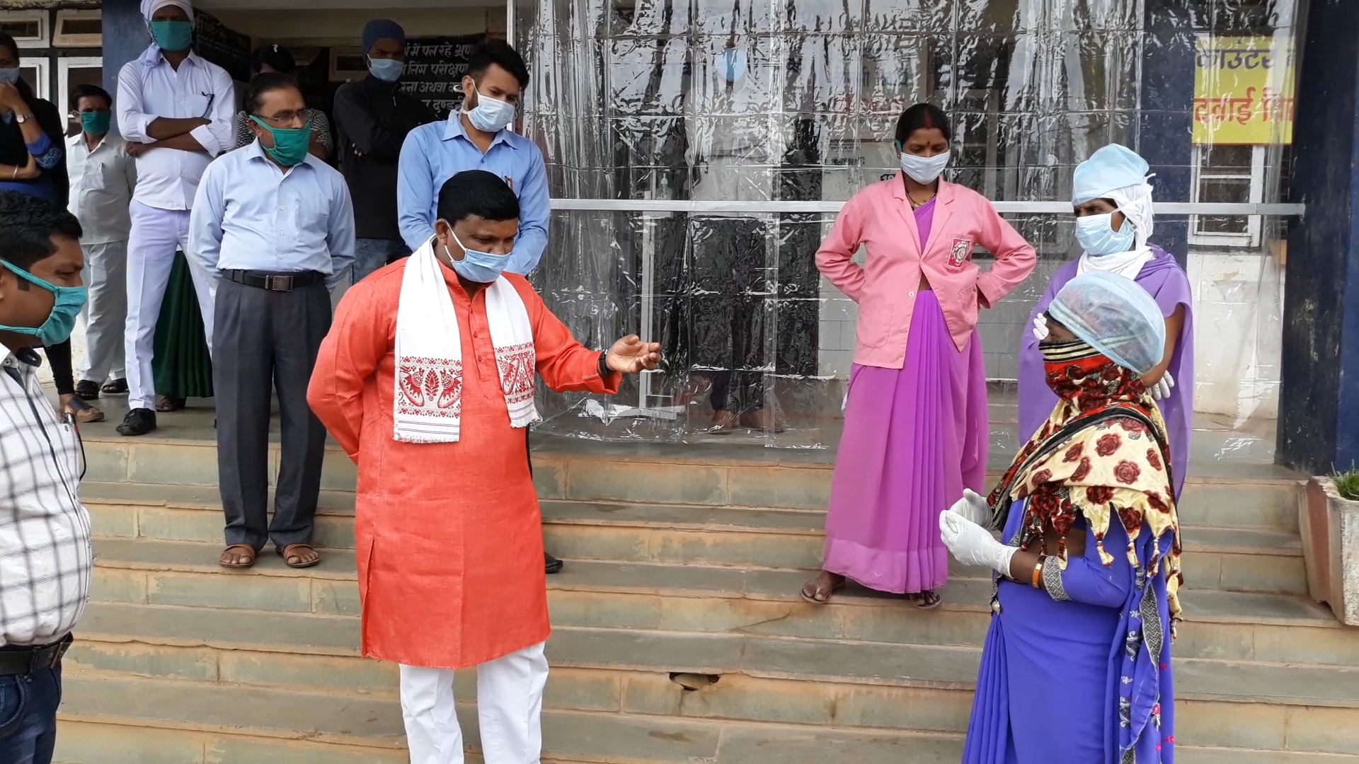 BJP MLA inspects the fever clinic