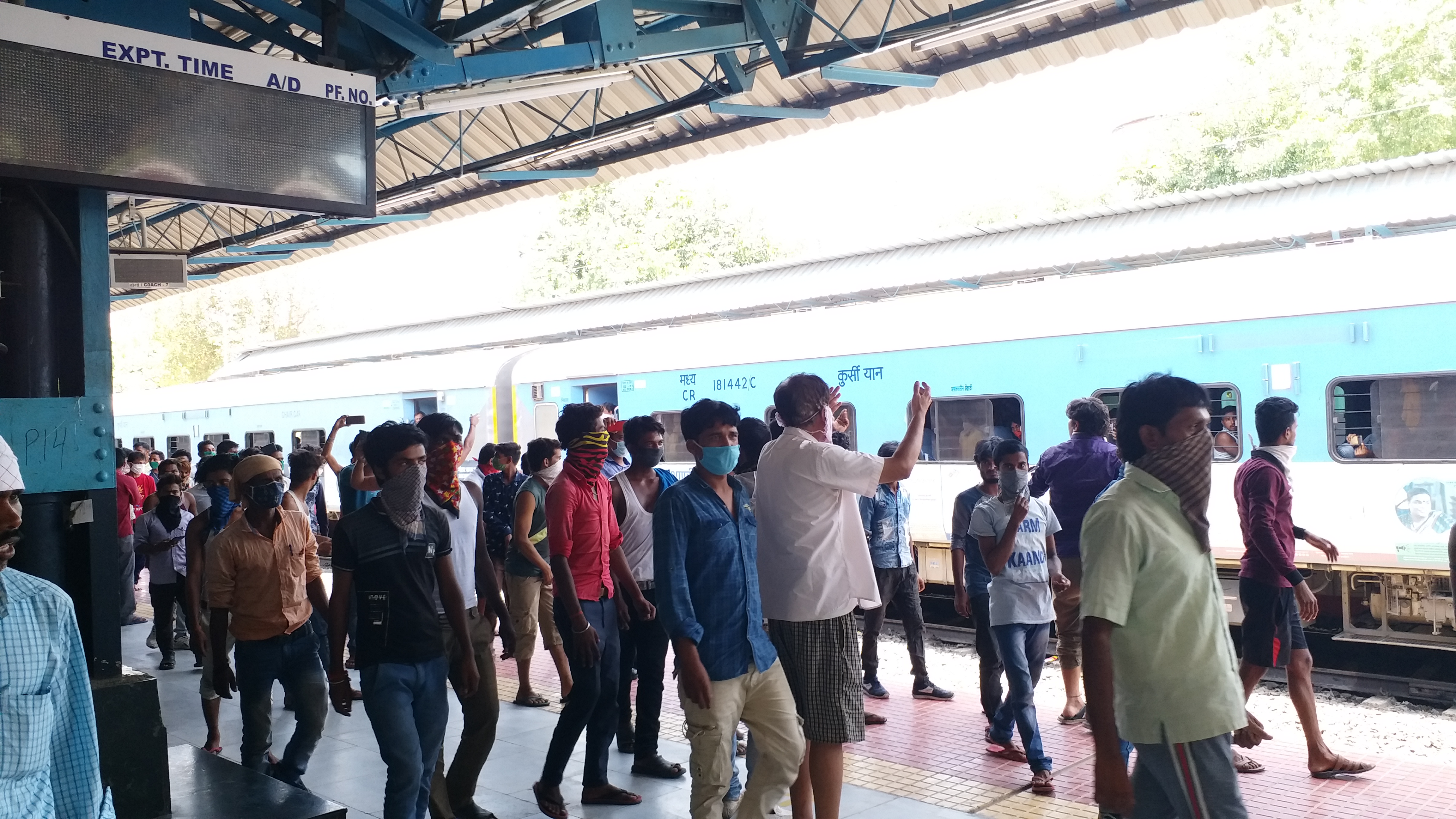 Hungry thirsty workers start a commotion at the station