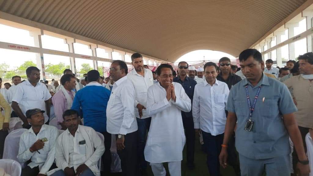 Kamal Nath meets workers