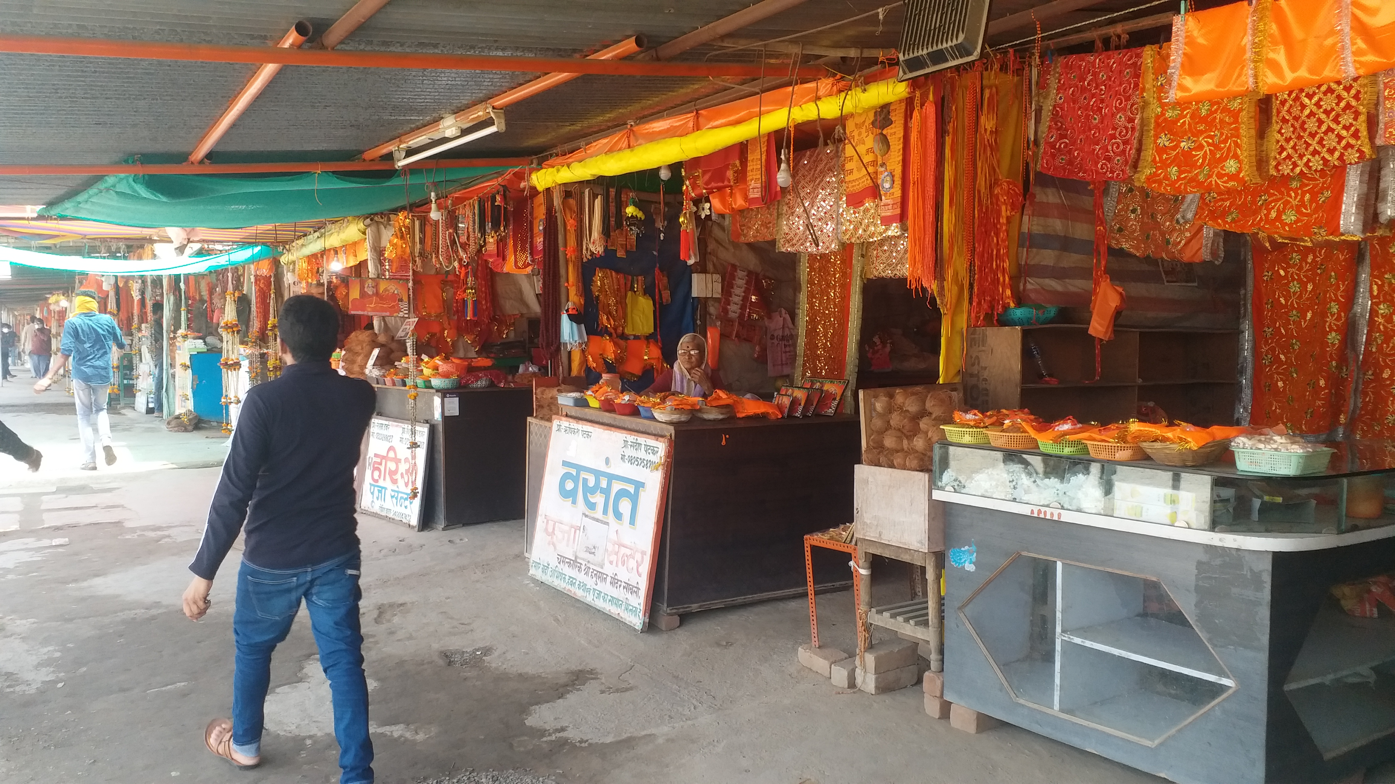 Economic crisis in front of shopkeepers