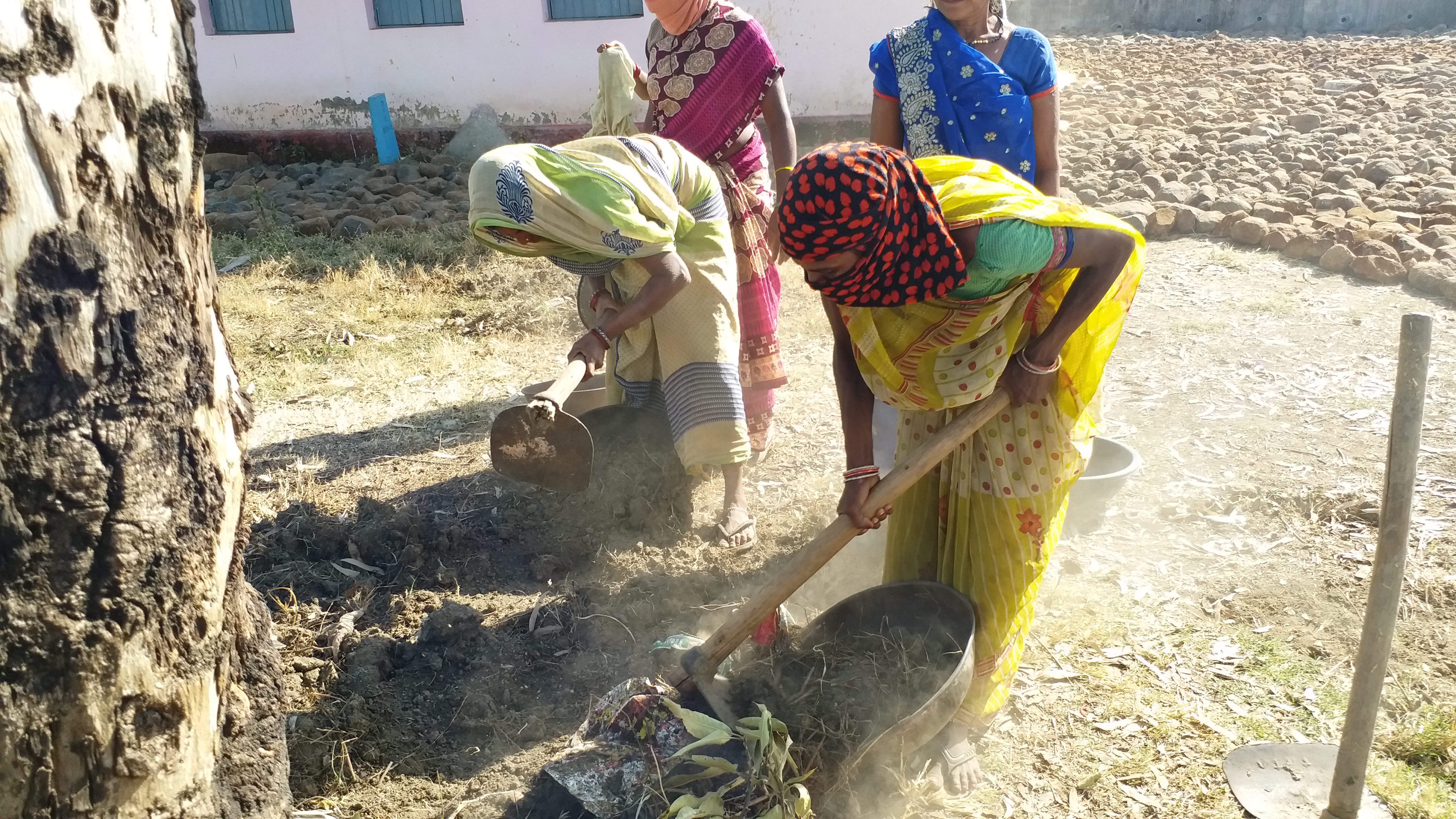 Workers found work under MNREGA in Chhindwara