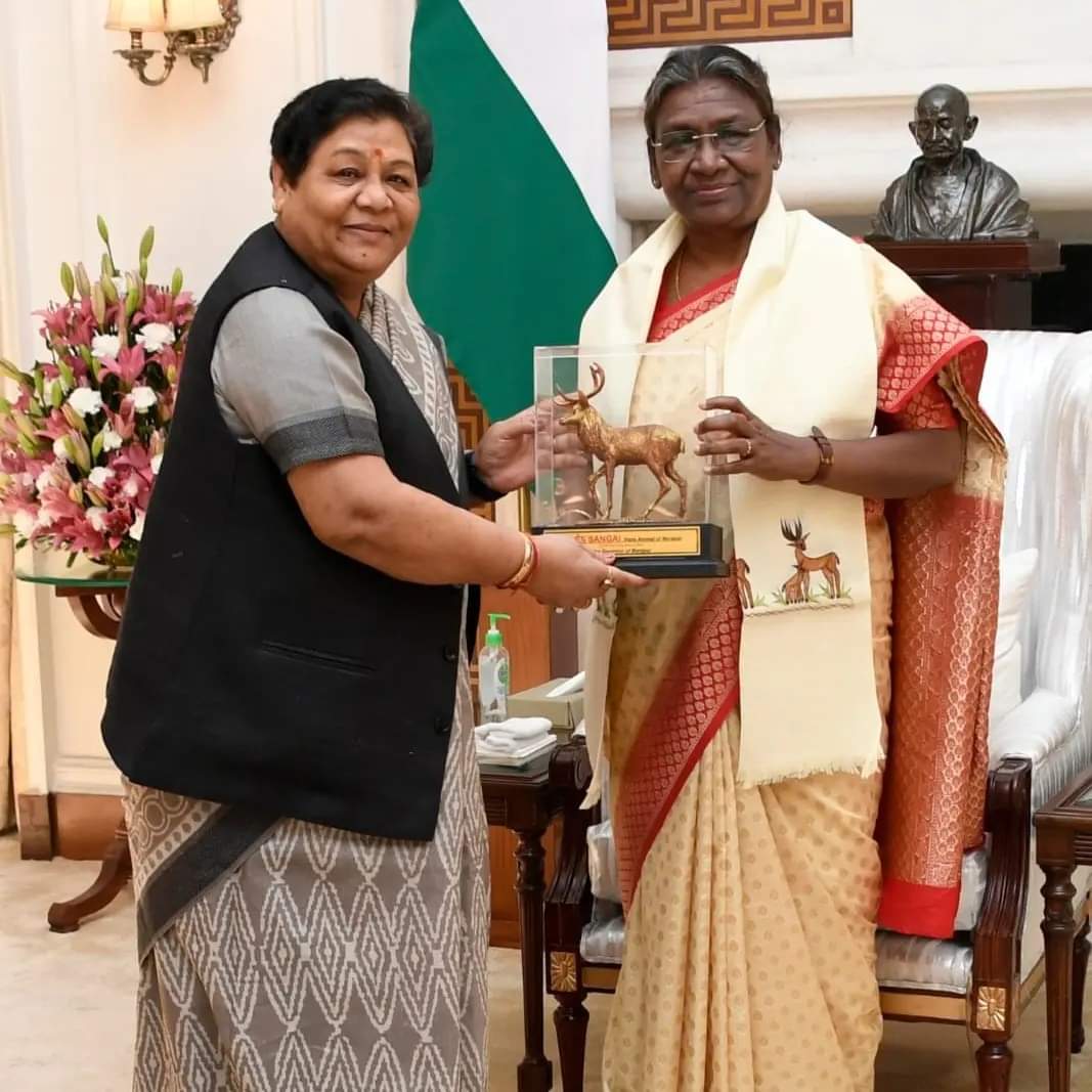 Anusuiya Uikey with President Draupadi Murmu
