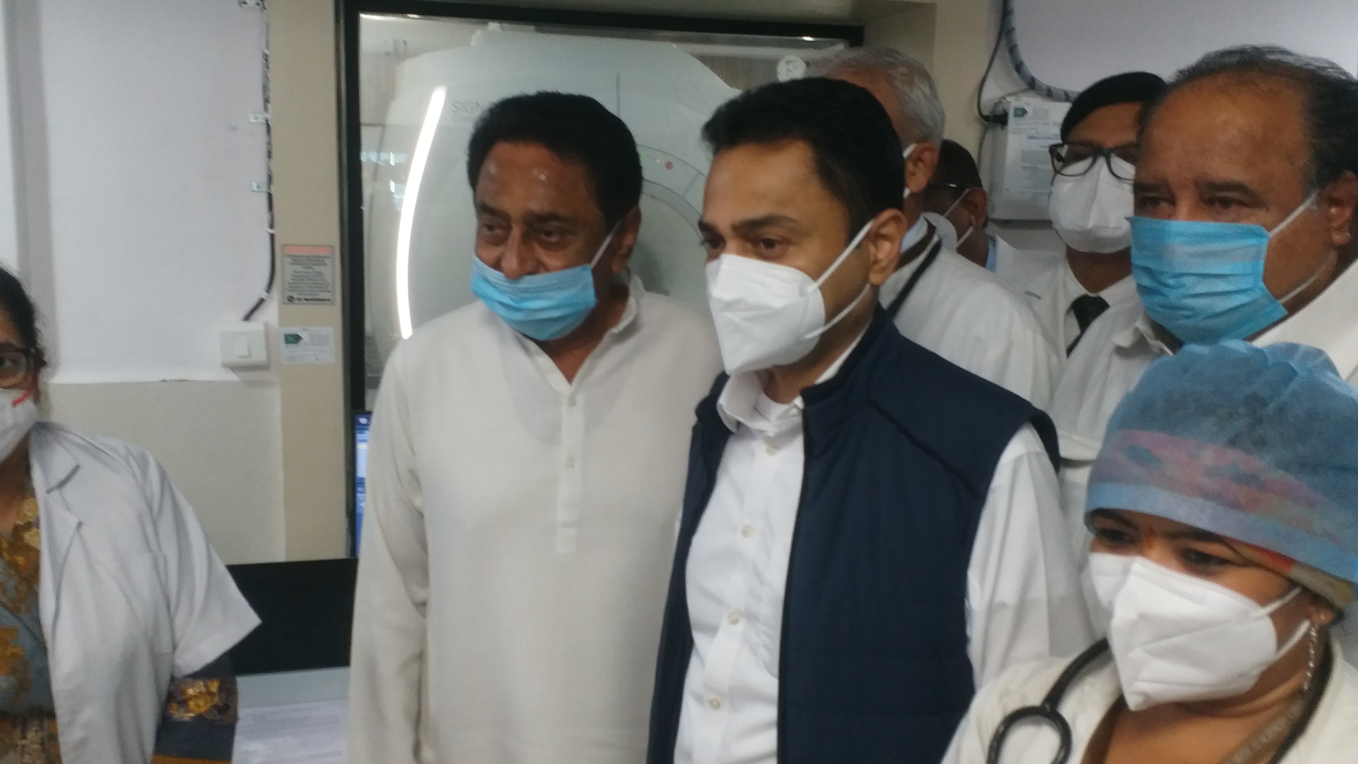 Former CM Kamal Nath inaugurated MRI machine